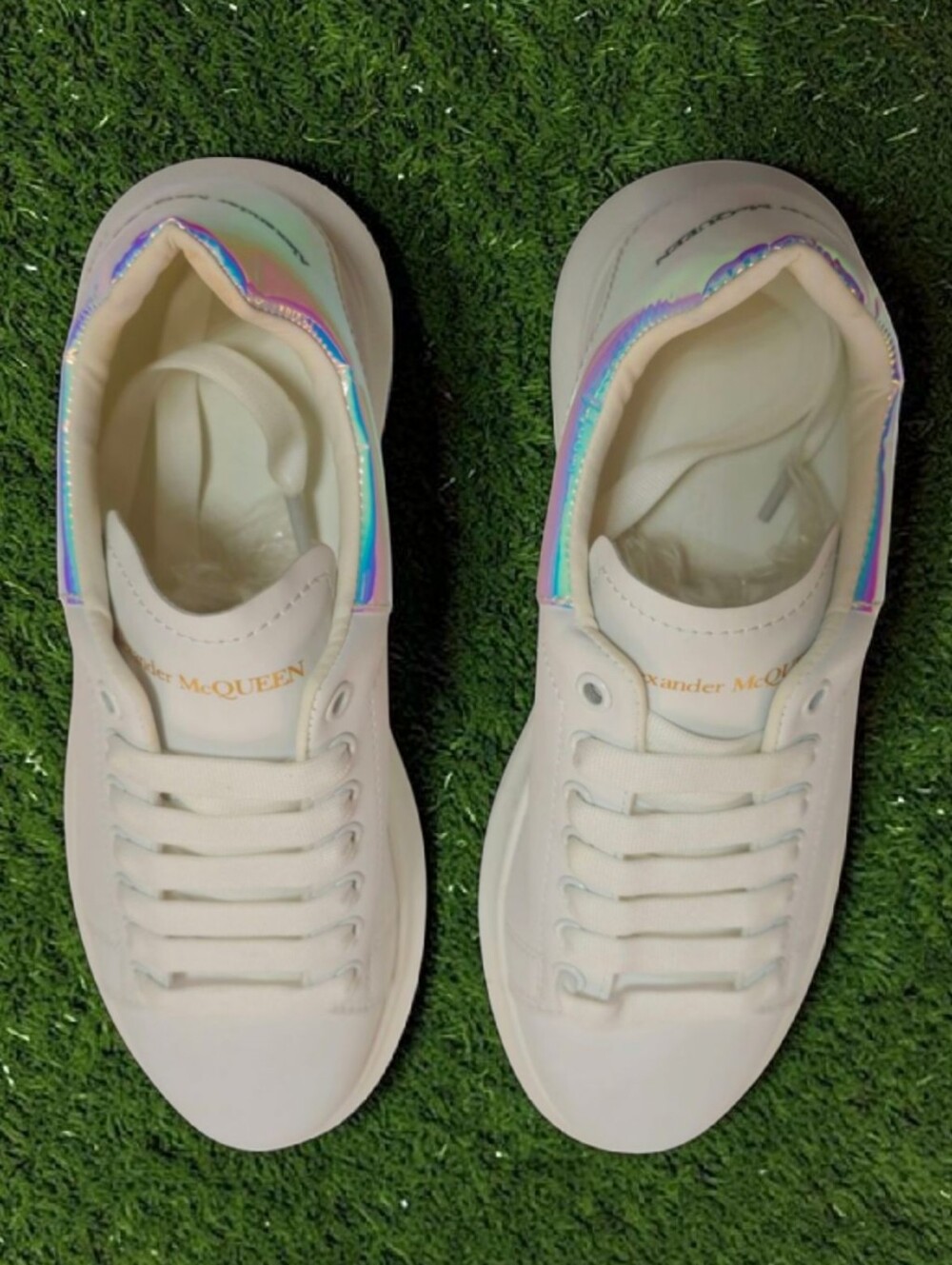 Alexander McQueen Oversized Iridescent White Size 8 No Box - Picture 4 of 6